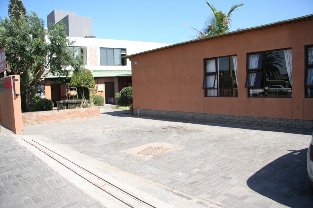 Dunedin Star Guesthouse Суакопмунд Екстериор снимка
