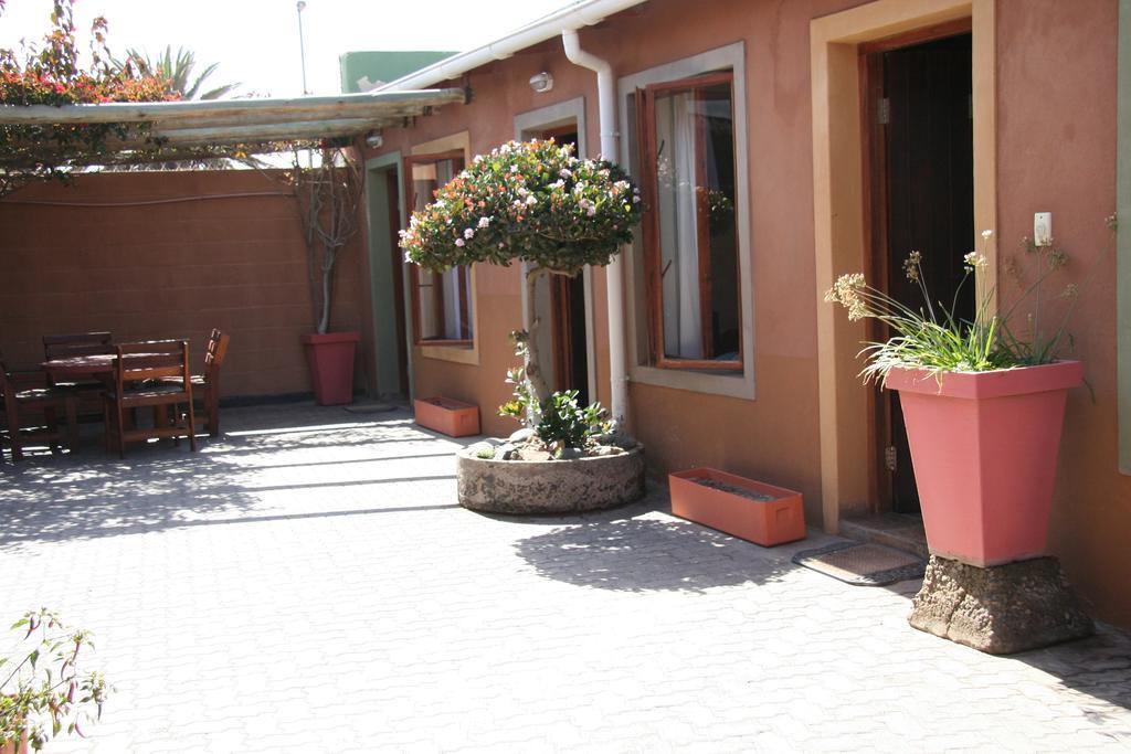 Dunedin Star Guesthouse Суакопмунд Екстериор снимка