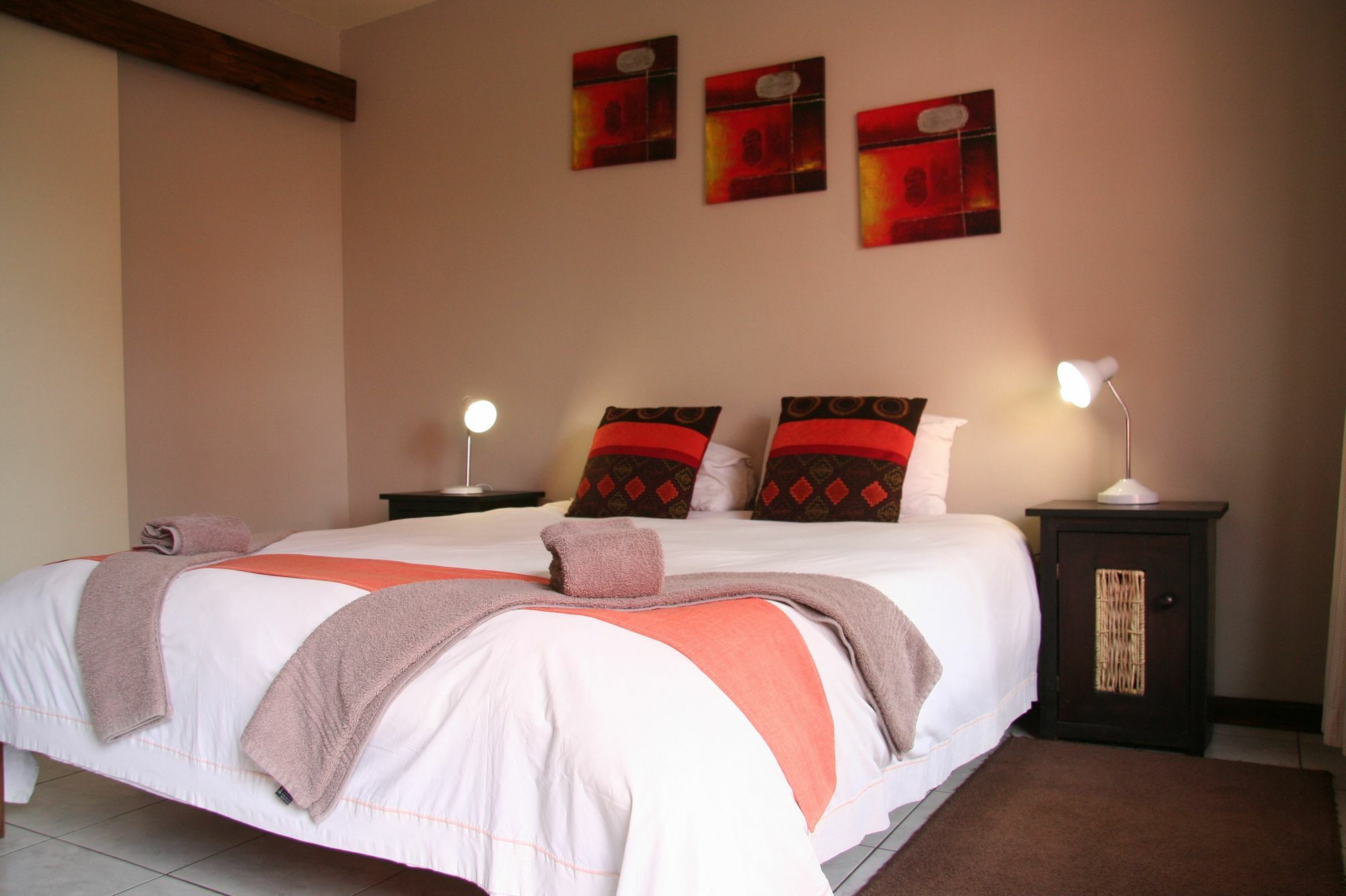 Dunedin Star Guesthouse Суакопмунд Екстериор снимка